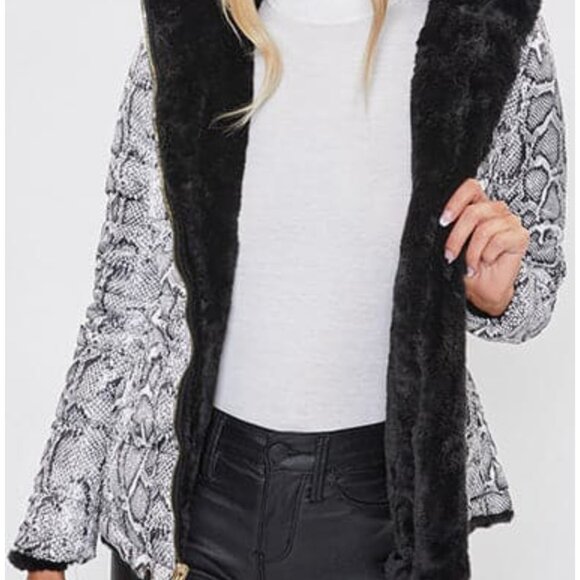 🎉 NWT REVERSIBLE Leopard Print Faux Fur Coat with HOOD - Picture 2 of 3